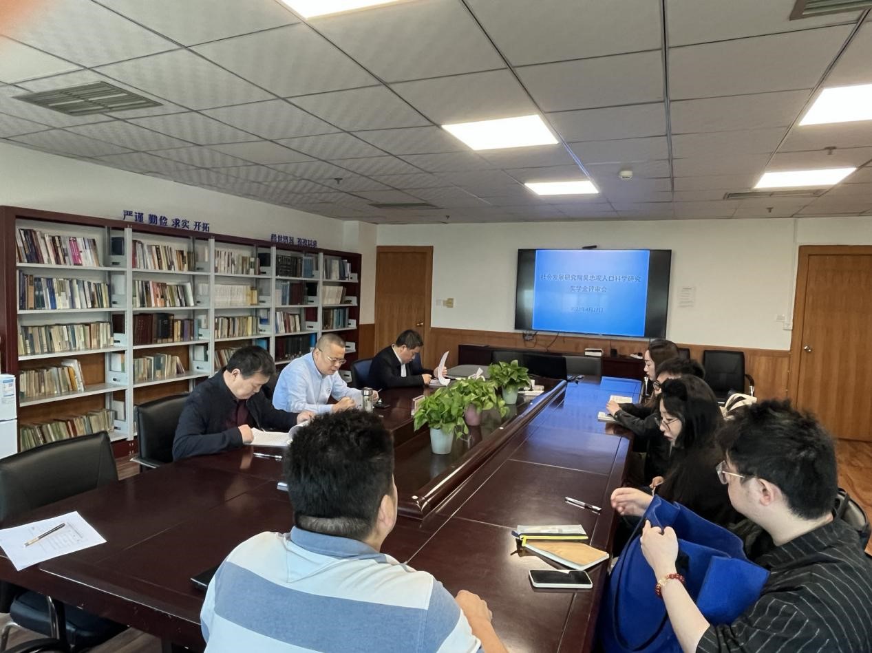 嘟嘟成人网
召开2022年吴忠观人口科学研究奖学金评审会