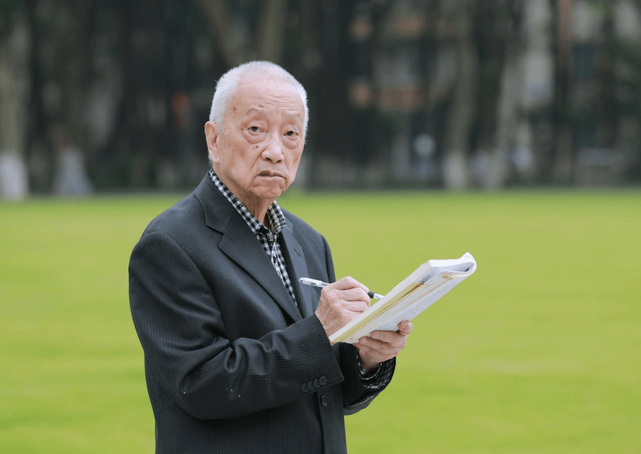 热烈祝贺我院吴忠观教授荣获第九届中华人口奖“荣誉奖”