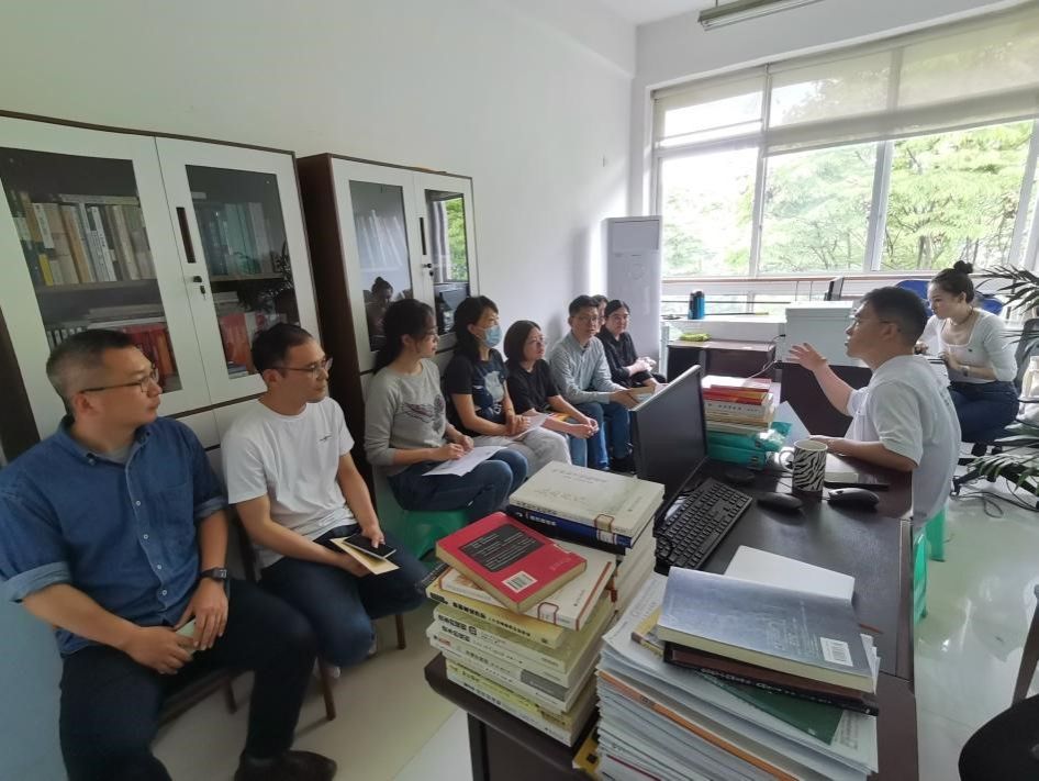 社会学思想与方法课程组召开集体备课讨论会